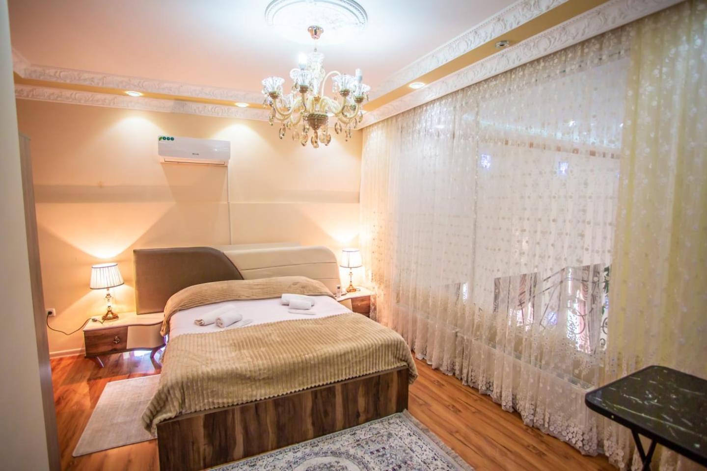 Hotel Caravan Palace Koetaisi Buitenkant foto